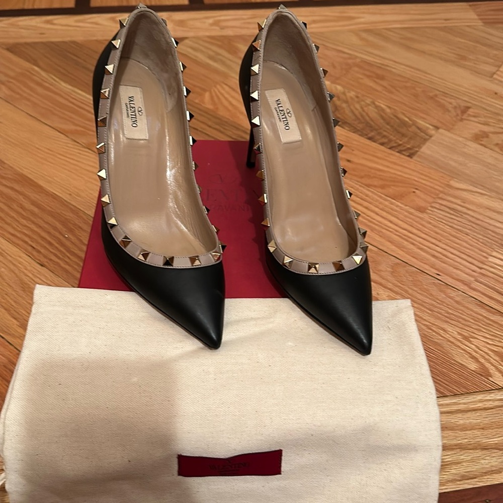 Valentino Garavani studded pumps